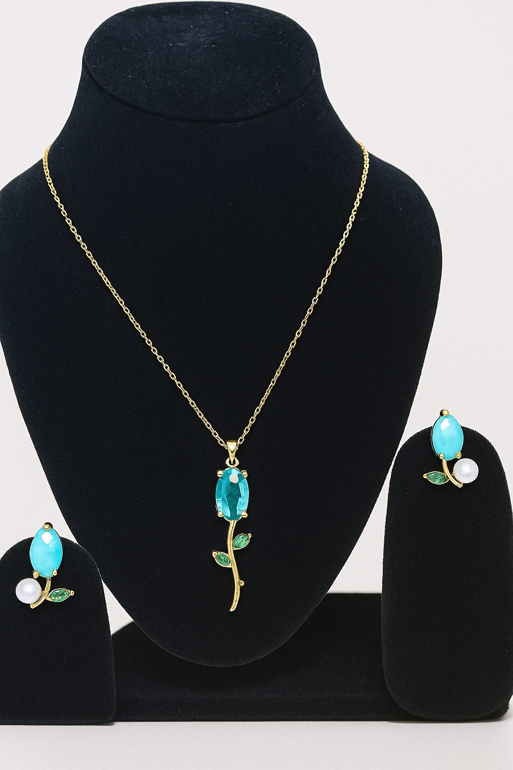 Elegant Rose Pendant Necklace Set